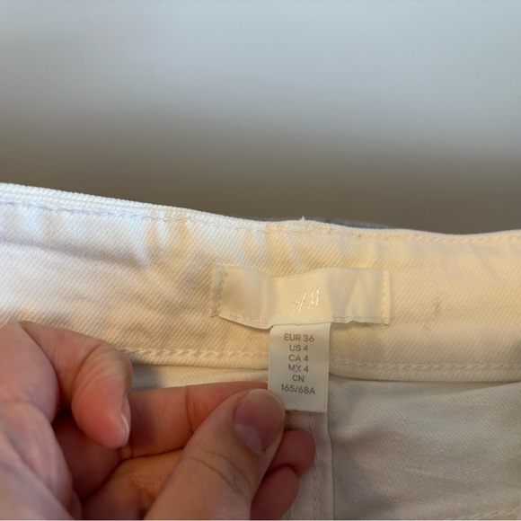 H&M Women’s White Denim Jeans - Size US 4 - Picture 3 of 3